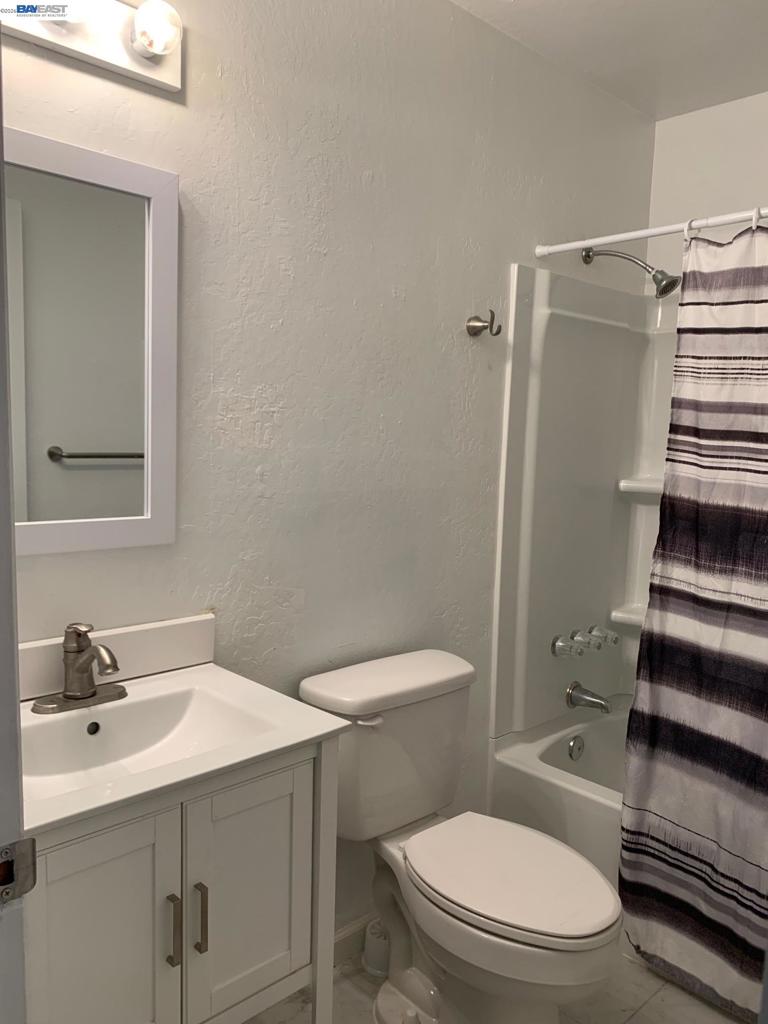 https://media.crmls.org/mediaz/2ba210b3-1c43-47ee-8896-68803389d45c.jpg?preset=X-Large