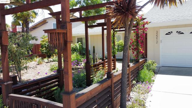 32212 Deborah Dr, Union City CA: https://media.crmls.org/mediaz/2ba23310-0c25-44bb-b439-a7ed5bcbf9dc.jpg