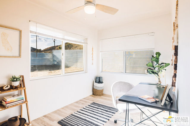 6974 Apache Trail, Yucca Valley CA: https://media.crmls.org/mediaz/2ba3192a-72ad-4e5b-a60e-725e46bc5b48.jpg