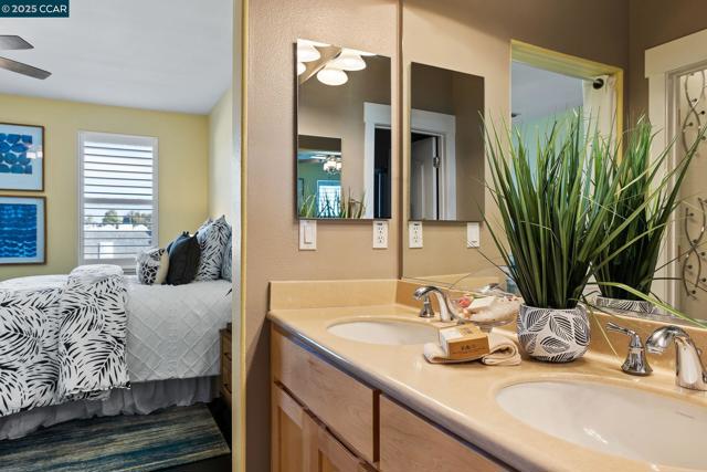 239 Marina Village Rd, Benicia CA: https://media.crmls.org/mediaz/2ba32bb3-2bfe-421d-a4b7-f13cbdc013a0.jpg