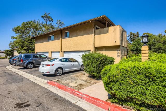 8039 Calle Fanita, Santee CA: https://media.crmls.org/mediaz/2ba33ffb-ba0e-4acf-9b13-425e5bc2e1fa.jpg