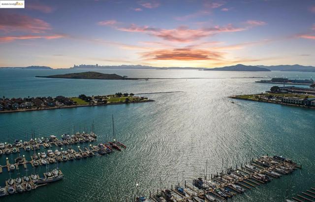 2714 Beach head way, Richmond CA: https://media.crmls.org/mediaz/2ba369e5-d74f-4e70-80d5-d077903d6096.jpg