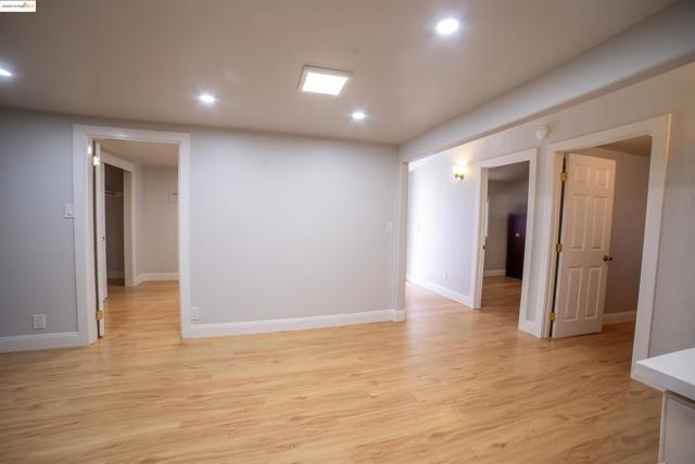 3517 Allendale Ave, Oakland CA: https://media.crmls.org/mediaz/2ba423c4-055b-4b44-8528-361706ad332c.jpg