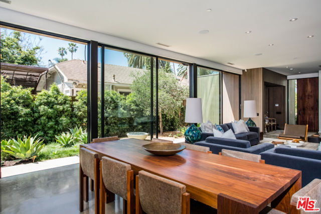 848 Milwood Avenue, Venice CA: https://media.crmls.org/mediaz/2ba426ea-c427-4b67-928a-67c4d0b6dddf.jpg