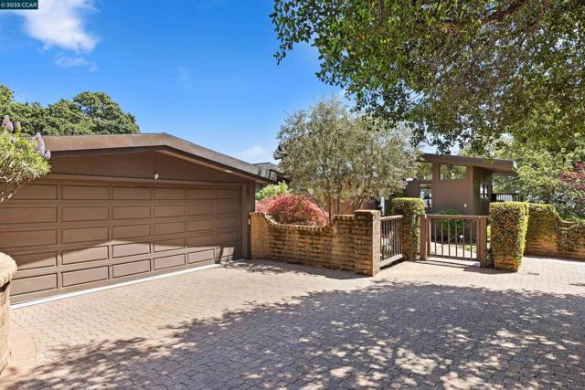 1176 Brown Ave, Lafayette CA: https://media.crmls.org/mediaz/2ba42e60-4088-4bcc-a996-e01a75dab78e.jpg