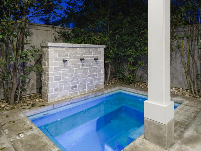 Detail Gallery Image 6 of 14 For 7020 Whitewater St, Carlsbad,  CA 92011 - 4 Beds | 2/1 Baths