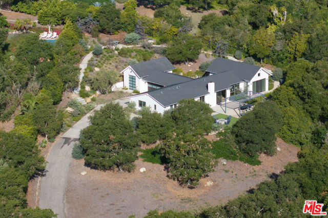 3155 Eucalyptus Hill Road, Santa Barbara CA: https://media.crmls.org/mediaz/2ba4b346-9884-4dd4-86d5-54f0306d260b.jpg