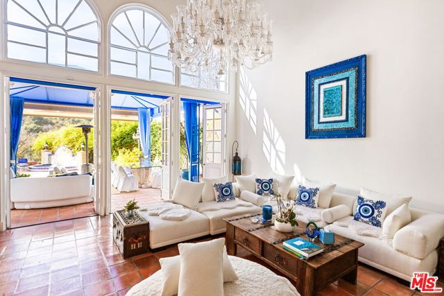 Drew Fenton | 2113 Stoney Hill Road Los Angeles CA | MLS: 7403799