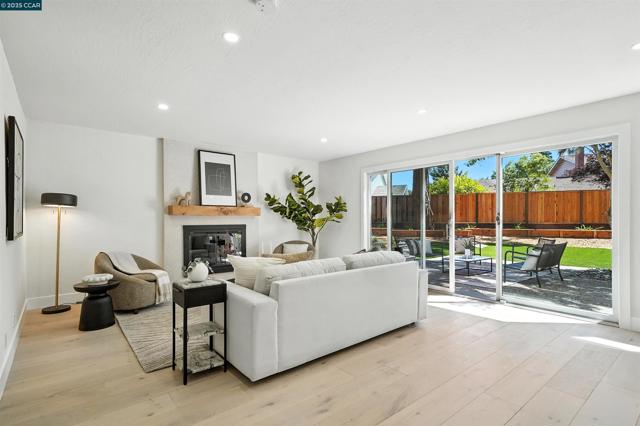 31 Junewood Ct, Danville CA: https://media.crmls.org/mediaz/2ba5e1b2-a6c1-48c0-b70e-d0ed5b66a9cd.jpg