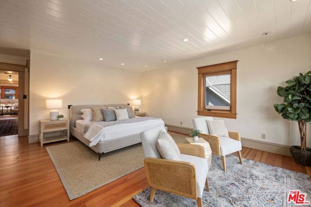 21 Park Avenue, Venice CA: https://media.crmls.org/mediaz/2ba6467c-cab2-4313-8b89-6151beb34011.jpg