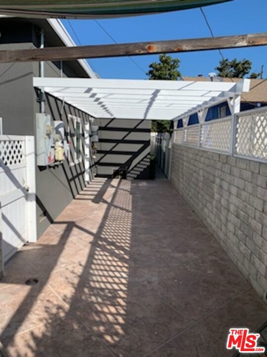 4008 W Chandler Boulevard, Burbank CA: https://media.crmls.org/mediaz/2ba6b101-663f-453b-bfe2-c9c39777e3e2.jpg