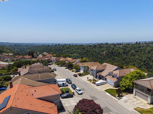 6408 Boone Dr, Castro Valley CA: https://media.crmls.org/mediaz/2ba6e9d4-25f6-4177-be3d-0703738ec846.jpg