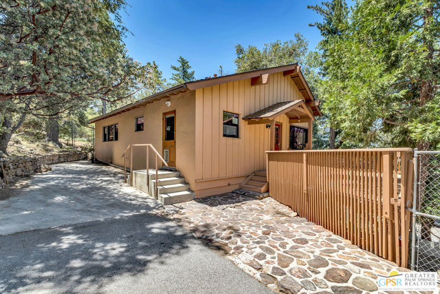 26540 Crestview Drive, Idyllwild CA: https://media.crmls.org/mediaz/2ba773e6-a813-442e-8e05-475825f453b9.jpg