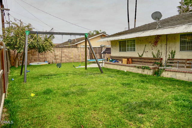 2101 Sweetland Street, Oxnard CA: https://media.crmls.org/mediaz/2ba781b7-e0b8-4853-84f4-aceef672b5de.jpg