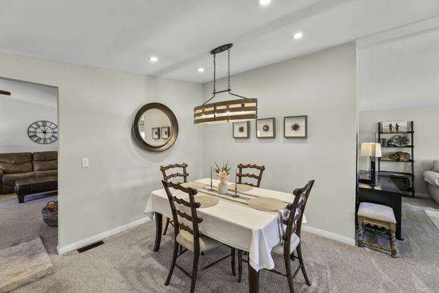Detail Gallery Image 8 of 49 For 21421 Tumbleweed Way, Saugus,  CA 91350 - 3 Beds | 2 Baths