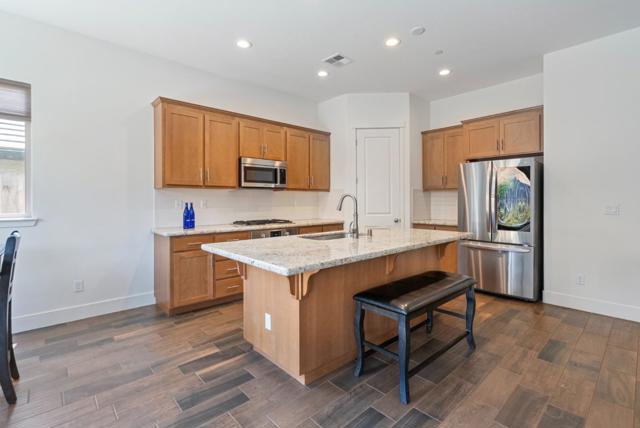 1621 Castlerock Drive, Hollister CA: https://media.crmls.org/mediaz/2ba806ed-f984-46c7-bdcf-b5d010418602.jpg