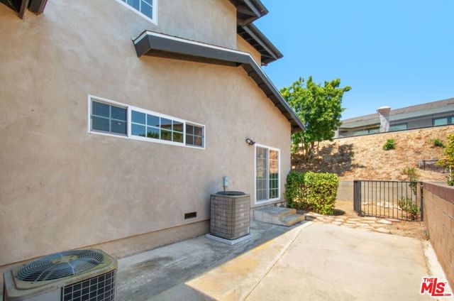 4521 Don Timoteo Drive, Los Angeles CA: https://media.crmls.org/mediaz/2ba80b0a-1905-4bb9-a1c0-8a6aa835cadc.jpg