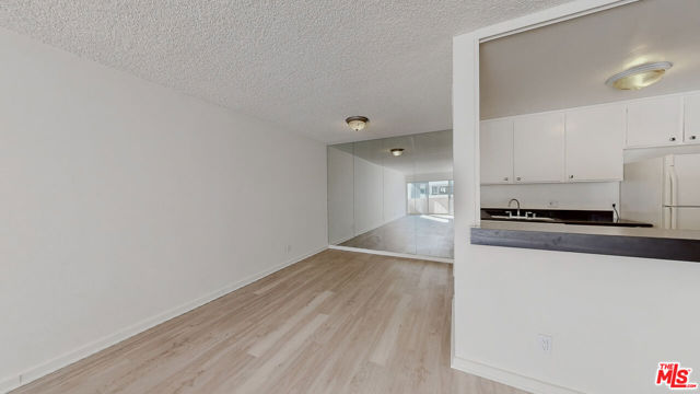 5454 Zelzah Avenue, 214 photo 7