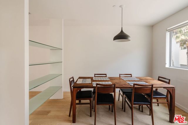 310 Washington Boulevard, Marina del Rey CA: https://media.crmls.org/mediaz/2ba891d5-42ee-4c84-9a88-e92592542caf.jpg