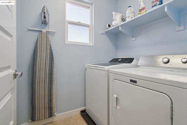 124 Clear Lake Ct, Oakley CA: https://media.crmls.org/mediaz/2ba93982-f6d3-41ad-8cee-88b42ffdf25e.jpg