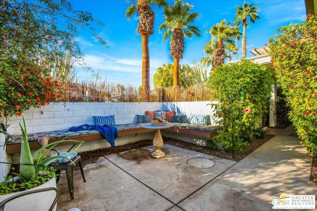 45864 Shadow Mountain Drive, Palm Desert CA: https://media.crmls.org/mediaz/2ba9929f-9840-47a5-a3ec-c17294d0598f.jpg