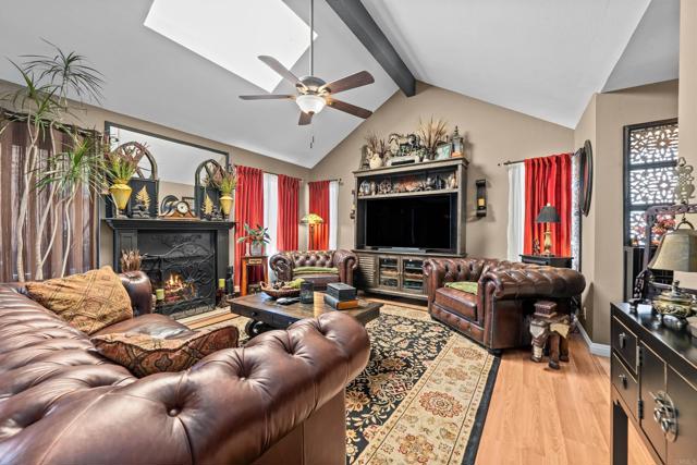 Detail Gallery Image 7 of 25 For 868 Venice Glen, Escondido,  CA 92026 - 2 Beds | 2 Baths