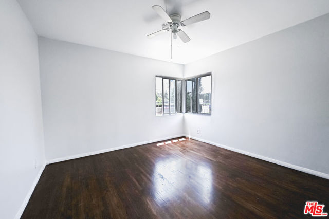5533 W Jefferson Boulevard, Los Angeles CA: https://media.crmls.org/mediaz/2ba9fe7e-7e92-4838-b0e9-9d246ac5b074.jpg