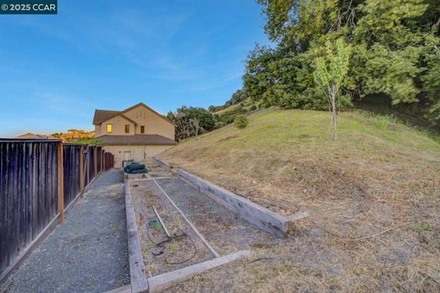 131 Wittenham Ct, San Ramon CA: https://media.crmls.org/mediaz/2baa239a-71dc-4829-a3c9-6a4a306544ec.jpg
