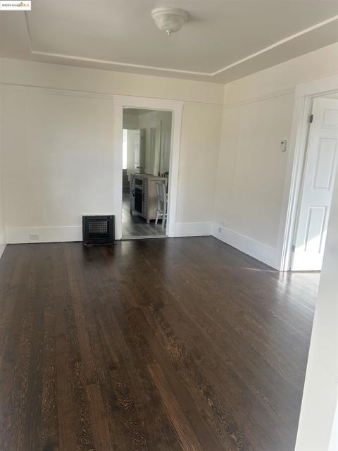 2618 E 20Th St, Oakland CA: https://media.crmls.org/mediaz/2baa5504-0fb9-4772-9cca-d01519742679.jpg