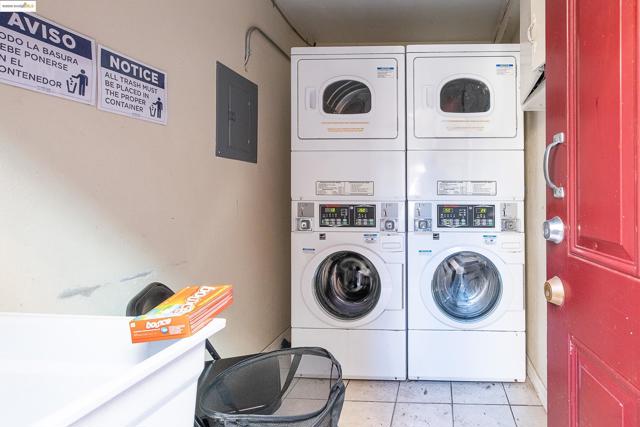146 19Th St, Richmond CA: https://media.crmls.org/mediaz/2baa601e-65d0-4b49-921b-c7eea2ec578a.jpg