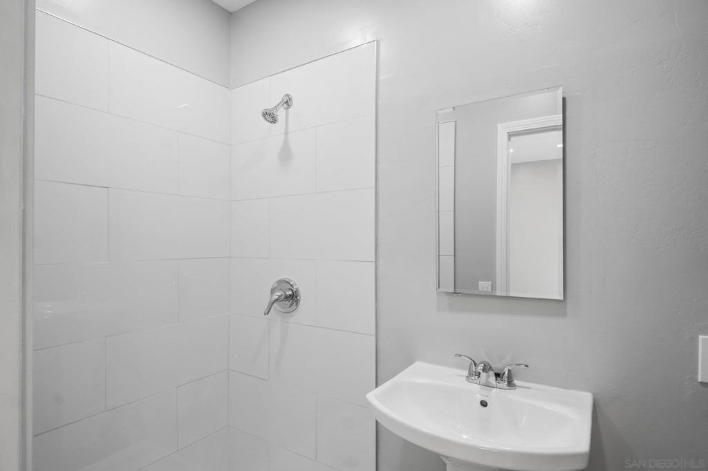 https://media.crmls.org/mediaz/2baa77a3-1e2a-48b3-b142-025d7f5c4dd1.jpg?preset=X-Large