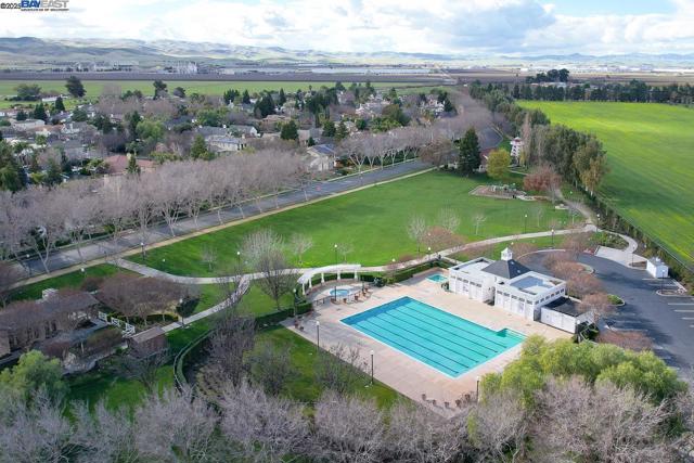 2744 Redbridge Rd, Tracy CA: https://media.crmls.org/mediaz/2bab54c6-3a49-4e84-ba96-e8a9e1399ebd.jpg