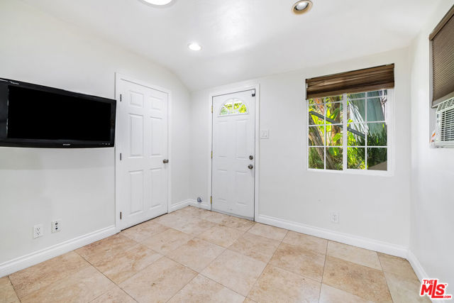 1600 Benedict Canyon Drive, Beverly Hills CA: https://media.crmls.org/mediaz/2bac1ecf-bf70-44a2-9e20-833e97d2337e.jpg