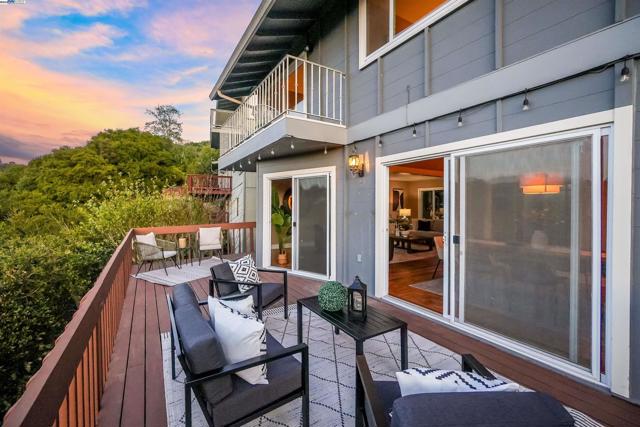 3218 Oakes Dr, Hayward CA: https://media.crmls.org/mediaz/2baca6d2-6e5f-4fa0-a5df-6230404088d6.jpg