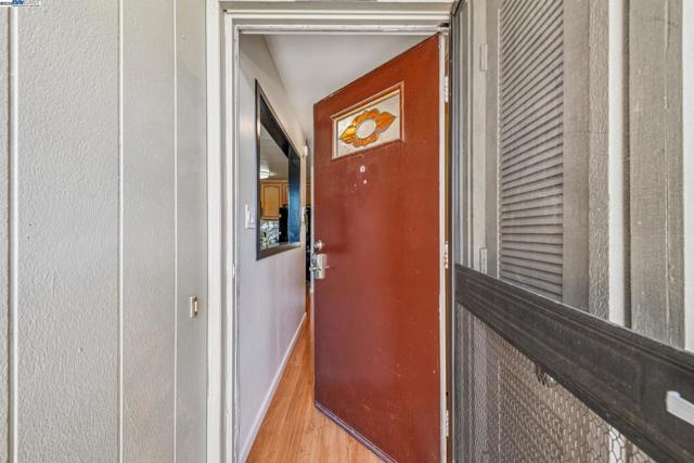 1030 Melrose Ave, Alameda CA: https://media.crmls.org/mediaz/2bacc81d-6ed6-4169-808a-1610b9e8d862.jpg