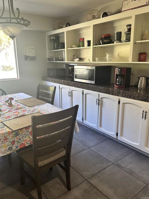 Detail Gallery Image 4 of 23 For 2758 Kauana Loa, Escondido,  CA 92029 - 4 Beds | 3 Baths