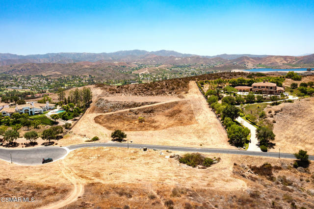 70 Presidential Drive, Simi Valley CA: https://media.crmls.org/mediaz/2bad6302-e751-41d5-8e6e-85bb3cfefefc.jpg