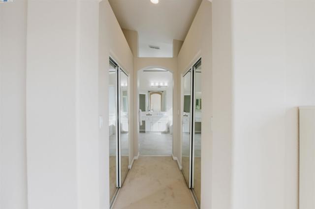 Image 21 of 38 For 25657 Crestfield Dr