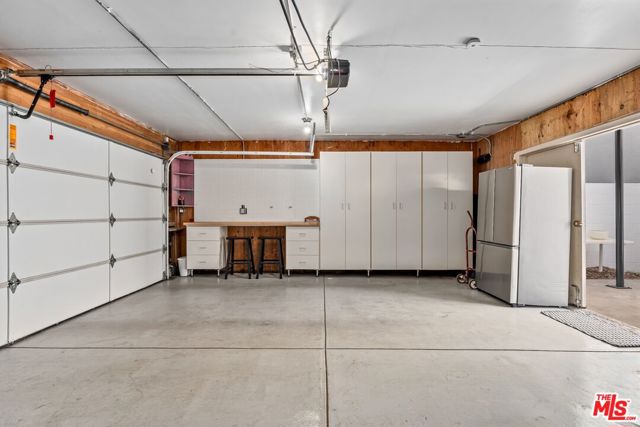666 Marr Street, Venice CA: https://media.crmls.org/mediaz/2baddc76-8cb1-4e7e-aed3-fc506e9c6994.jpg