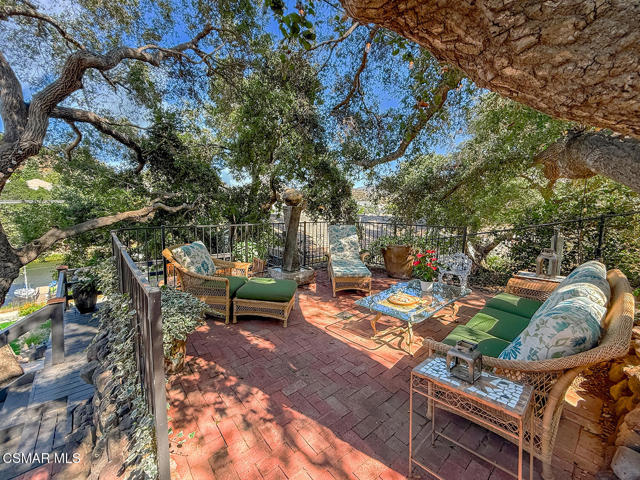 123 Lake Sherwood Drive, Lake Sherwood CA: https://media.crmls.org/mediaz/2baddec8-b4ed-4244-8210-954d883b8106.jpg