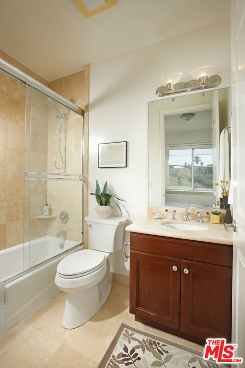 143 N Arnaz Drive, Beverly Hills CA: https://media.crmls.org/mediaz/2bae0e36-986e-41b5-9053-0c854cc0afa1.jpg