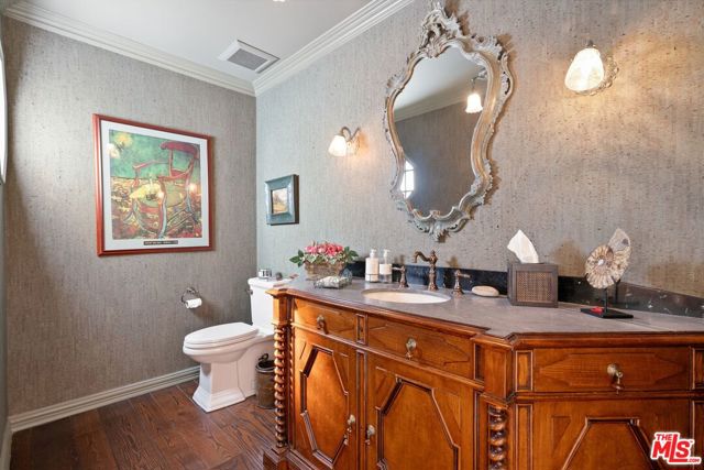 2822 Royston Place photo 3