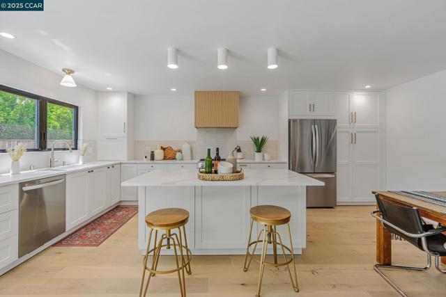 503 Vine Hill Way, Martinez CA: https://media.crmls.org/mediaz/2bae73b6-7704-4402-8075-39c97cc0319b.jpg