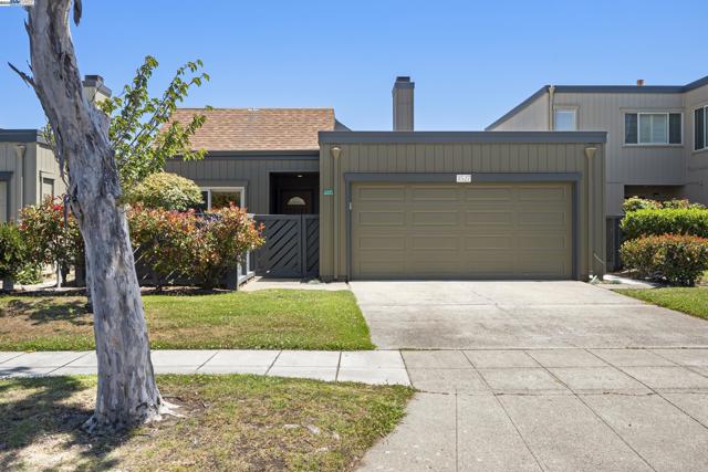 3527 Magnolia Dr, Alameda CA: https://media.crmls.org/mediaz/2bae7a42-1477-490a-a366-2e2bd7867408.jpg
