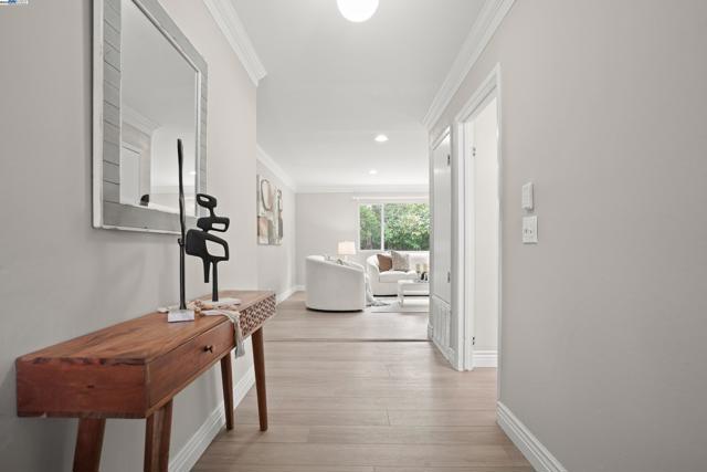 501 Amherst Ct, San Ramon CA: https://media.crmls.org/mediaz/2bae8f2c-6001-4199-8563-617009995a31.jpg