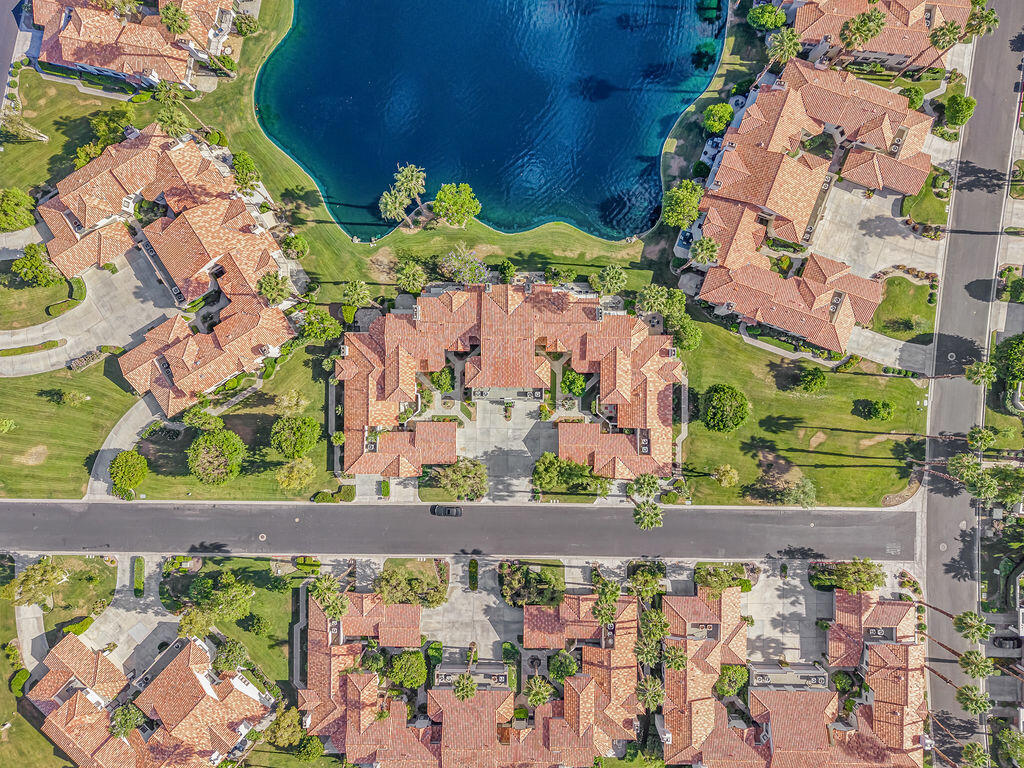 https://media.crmls.org/mediaz/2baf26b6-6fa9-4f83-8838-dd72f84a00a4.jpg?preset=X-Large