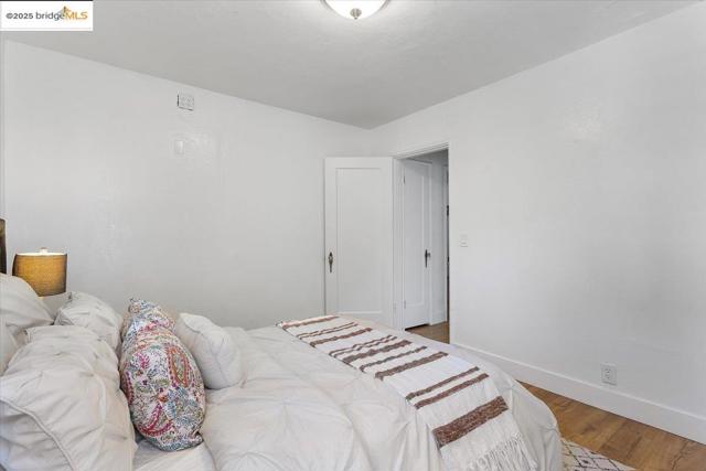 3148 Sylvan Ave, Oakland CA: https://media.crmls.org/mediaz/2baf3ea7-92ef-49a1-8c42-f2f375c726d2.jpg