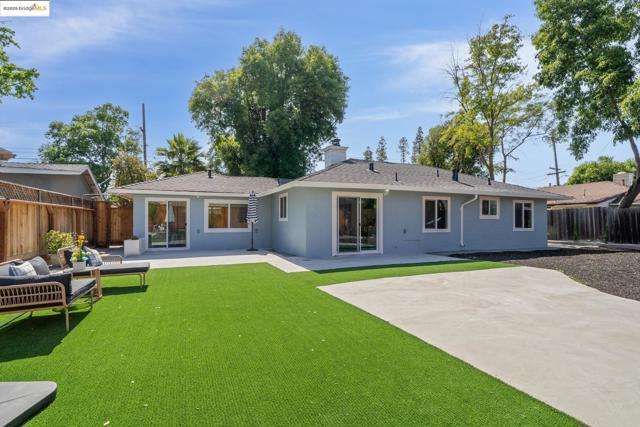 1555 Terry Way, Pleasant Hill CA: https://media.crmls.org/mediaz/2baf7539-5d06-453e-b4b0-bece626537f1.jpg