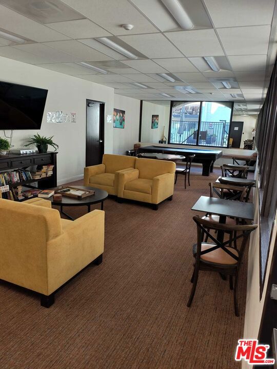 5334 N Lindley Avenue, Encino CA: https://media.crmls.org/mediaz/2baf8aa2-a503-42f2-925d-e68f8410672e.jpg