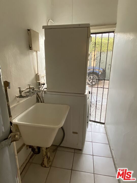 1123 S Citrus Avenue, Los Angeles CA: https://media.crmls.org/mediaz/2bafab29-41d1-4682-92bc-71315ad07722.jpg